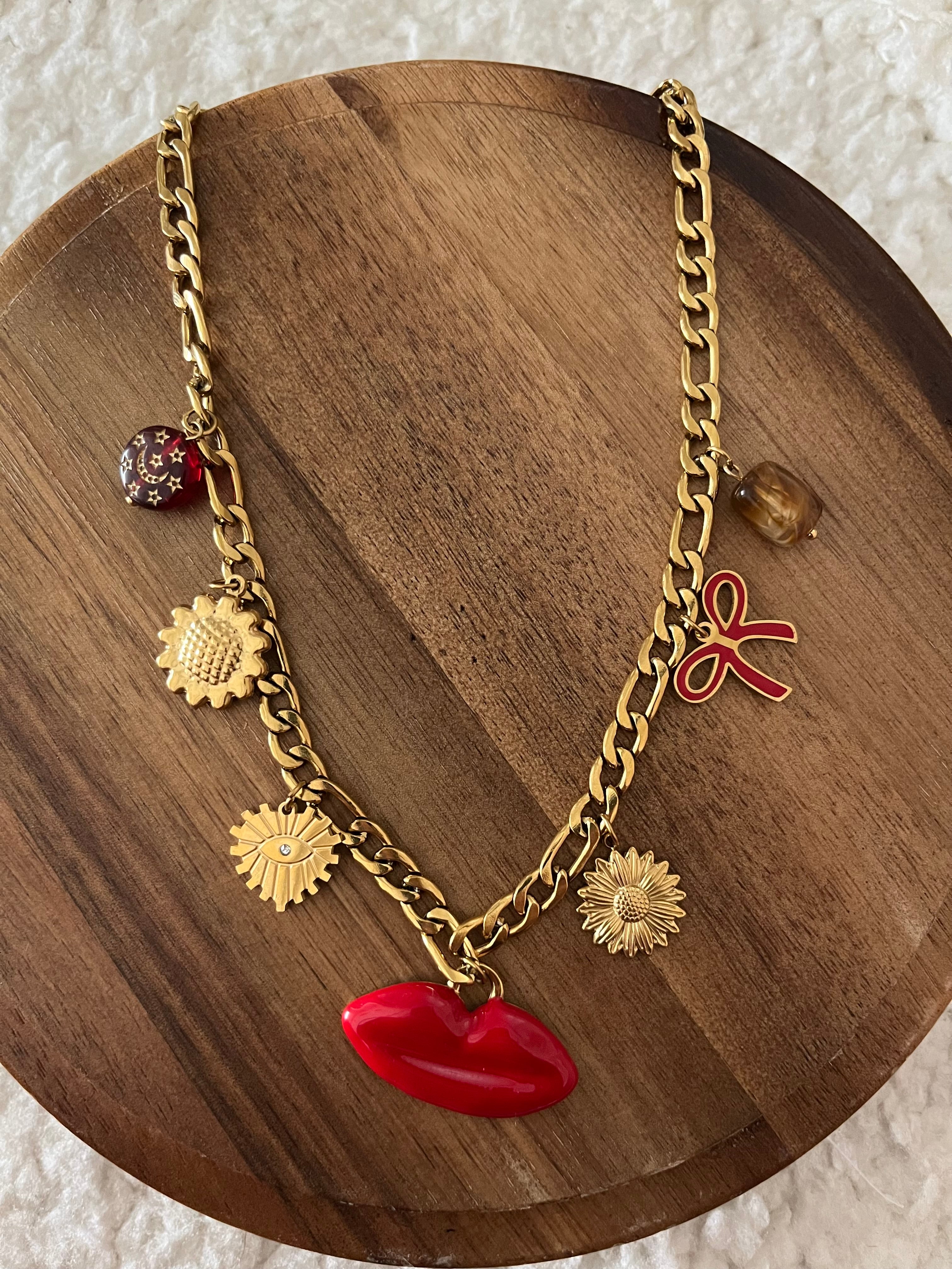 Collier Kiss lèvres rouges et breloques dorées - Lys Paris